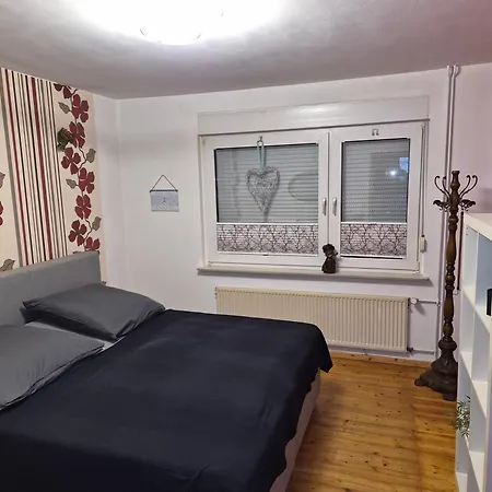 Apartman Schoene 3-zimmer-wohnung Mit Balkon