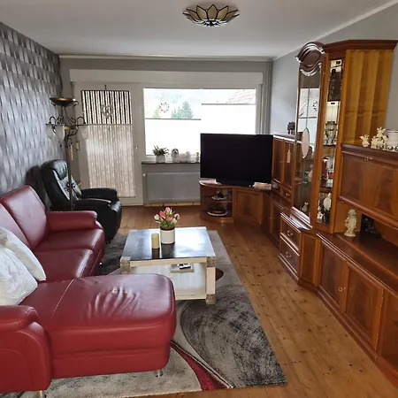 Apartment Schöne 3-zimmer-wohnung Mit Balkon *