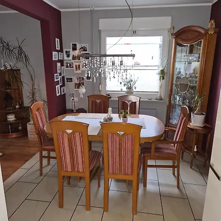 Apartman Schoene 3-zimmer-wohnung Mit Balkon